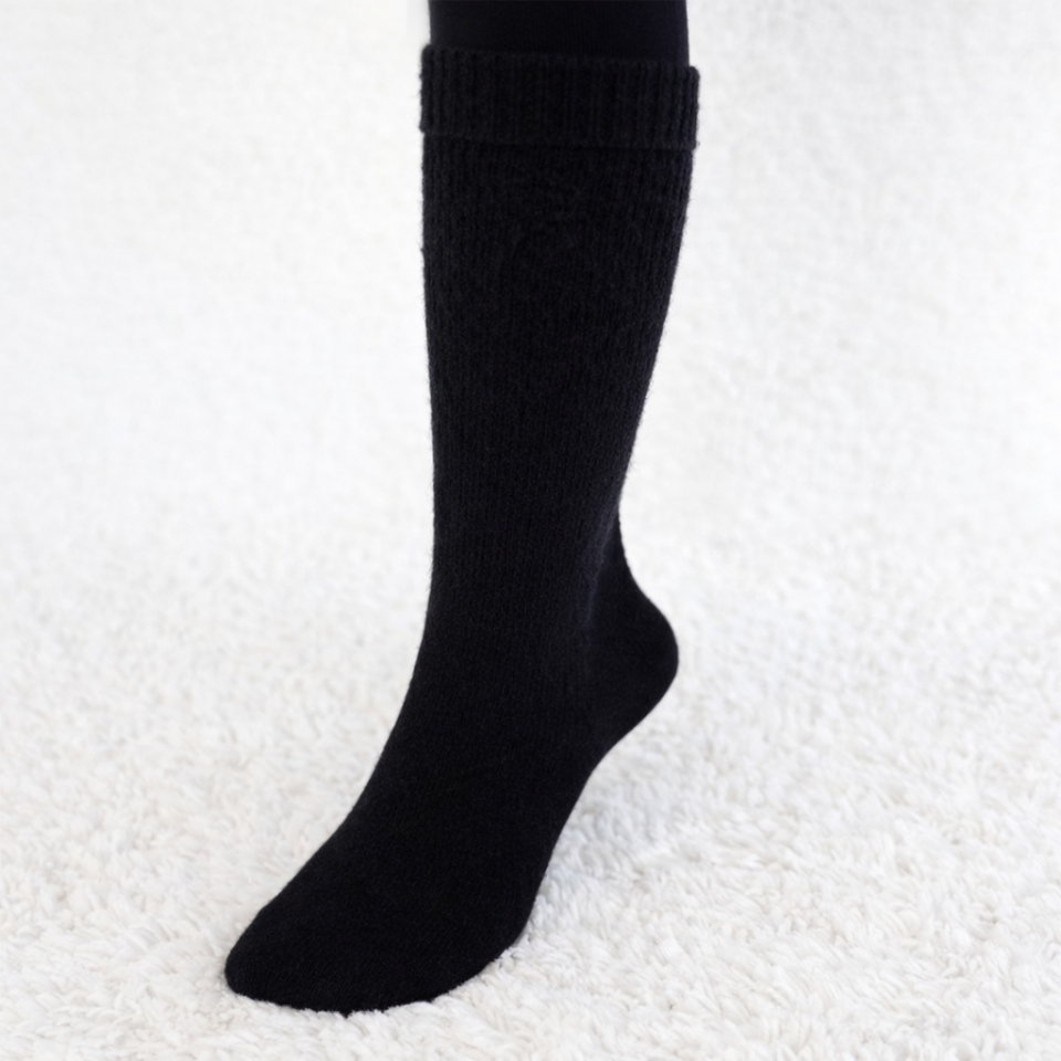 Siyah Organik Koyun Yünü Kadın Çorabı