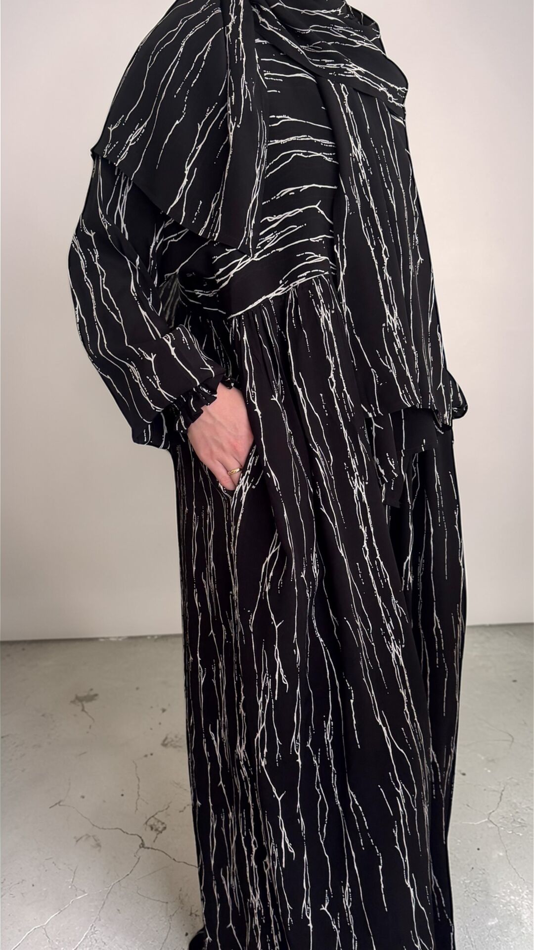 Siyah Beyaz-Taşlanmış Viskon Elbise